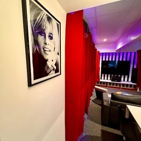 Experience Cinema Immersif Dans Appartement Renove Pres De Montmartre Париж Екстериор снимка