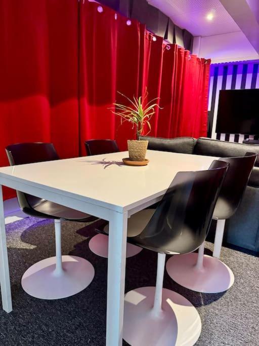 Experience Cinema Immersif Dans Appartement Renove Pres De Montmartre Париж Екстериор снимка