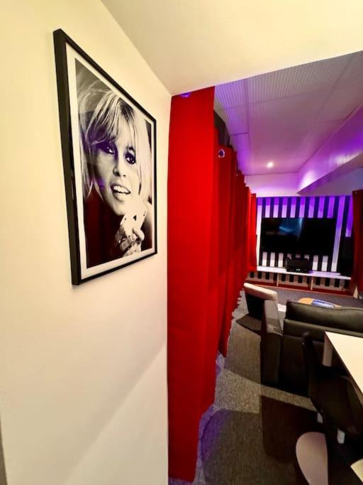 Experience Cinema Immersif Dans Appartement Renove Pres De Montmartre Париж Екстериор снимка