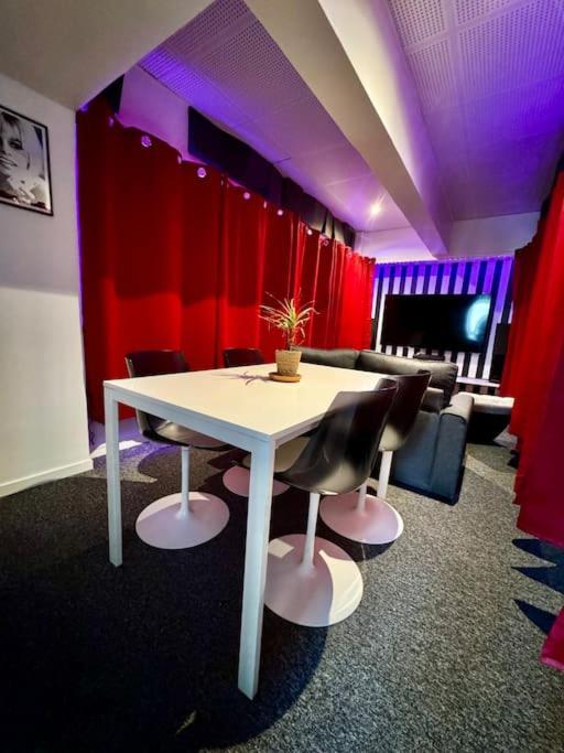 Experience Cinema Immersif Dans Appartement Renove Pres De Montmartre Париж Екстериор снимка
